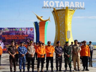 Jajaran Pemkab Kotabaru berfoto bersama usai Apel Kesiapsiagaan Bencana 2026 di Siring Laut, Rabu (6/5/2026).