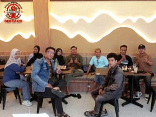 Ngopi Bareng Lintas Organisasi di Kotabaru, GEBRAKSI Tegaskan Tolak Permenaker Outsourcing dan Perkuat Kolaborasi Gerakan Sosial