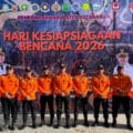 BPBD Tanah Bumbu berfoto bersama usai Apel Kesiapsiagaan Bencana 2026 di Siring Laut, Kotabaru.