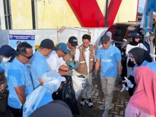 Siring Laut Menyemut! Ribuan Warga Kotabaru Tukar Sampah Plastik Jadi Sembako di Fun Walk Hari Jadi ke-76