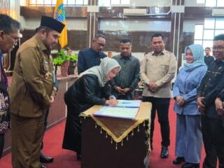 DPRD Kotabaru Sahkan Dua Raperda, Perkuat Tata Kelola APBD dan Pemerintahan Desa