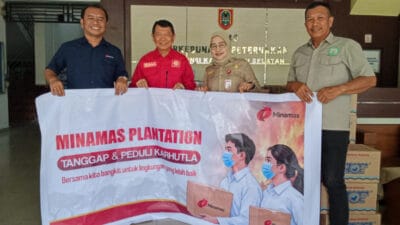 Minamas Plantation menyerahkan bantuan kemanusiaan bagi masyarakat terdampak asap Karhutla di Kalimantan Selatan. 