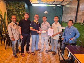 Peduli Warga Saat Kemarau, PWI Kotabaru dan PT Pelsart Siapkan 20 Tandon Air