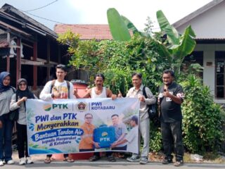 PWI dan PT Pelsart Salurkan Bantuan Tandon Air untuk Warga di Empat Kecamatan Kotabaru